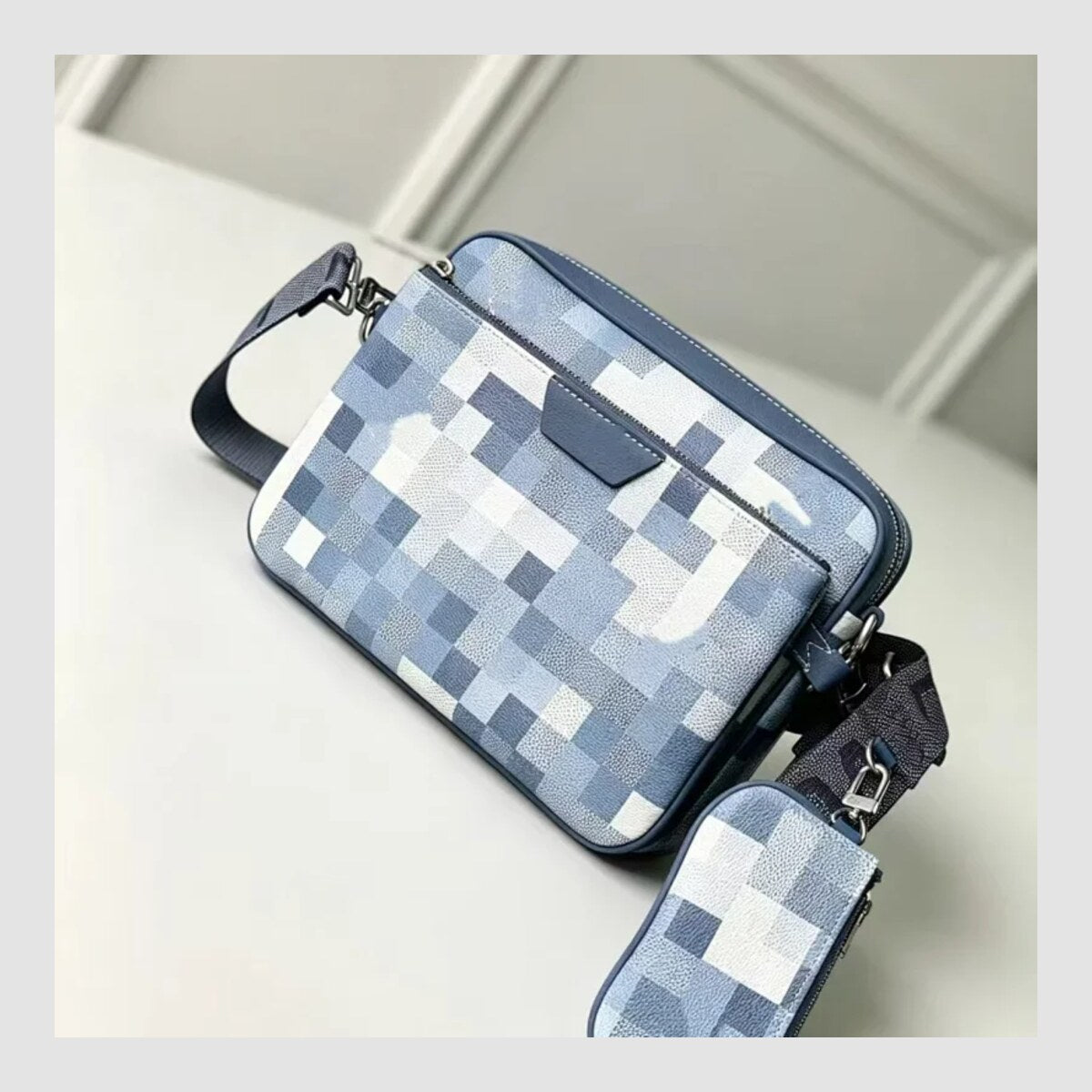 Sacoche Louis Vuitton — vue 1