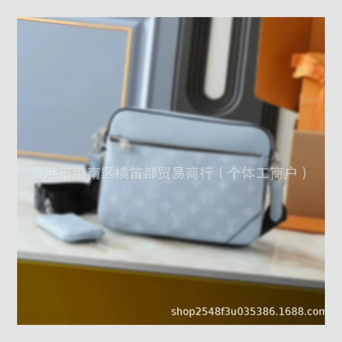 Sacoche Louis Vuitton — vue 1