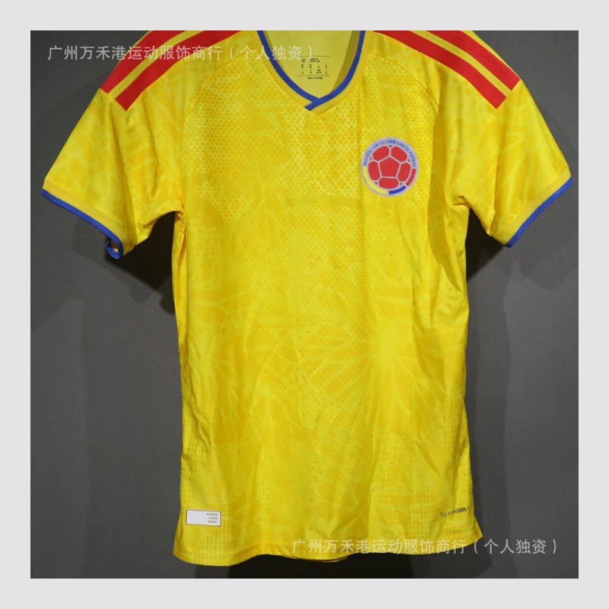 T-shirt Adidas — vue 1